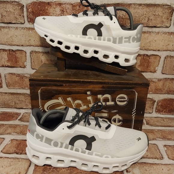 On Running Shoes - Pre-owned On Running Cloud Monster